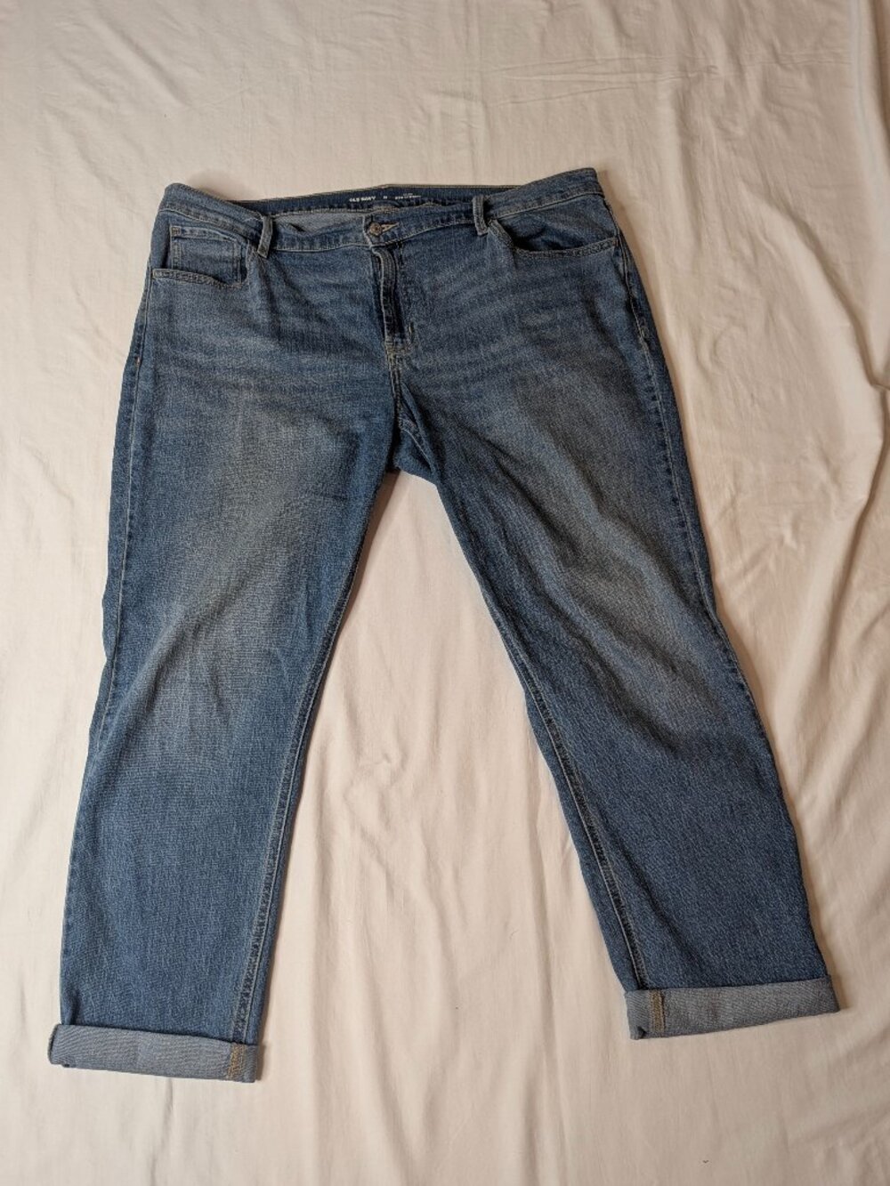 Old Navy Mid Rise Wow Boyfriend Lightwash Relaxed Straightleg Jeans, Size 18